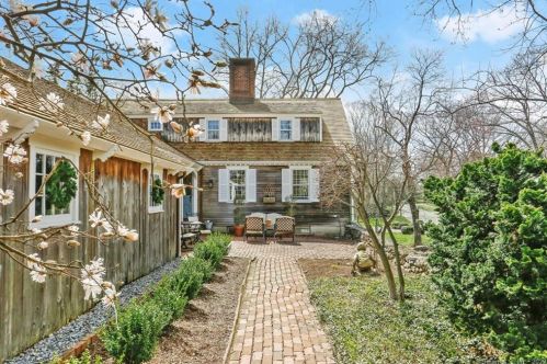 55 Pondview Ave, Bridgeport, CT 06611-2905