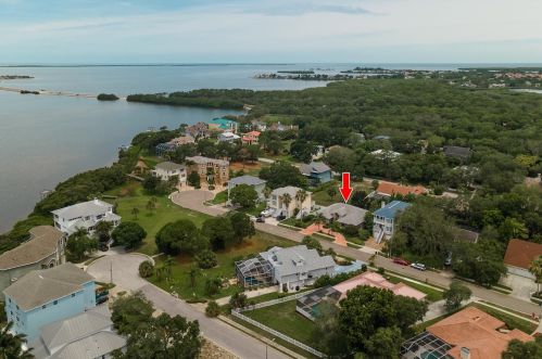 1718 Sunkissed Dr, Tarpon Springs, FL 34689-2261