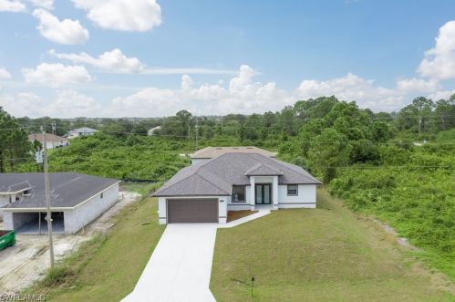 506 Cottonwood Ave, Lehigh Acres, FL