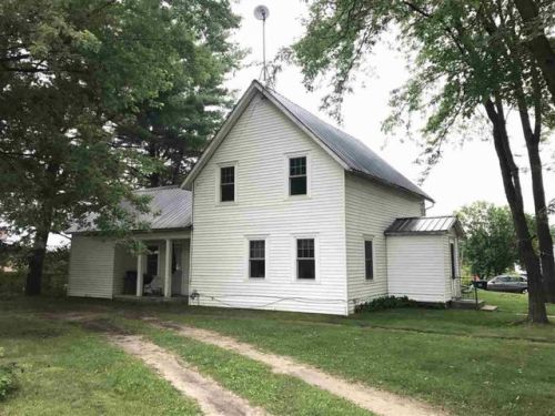 155 Grove St, Iola, WI 54945-9646