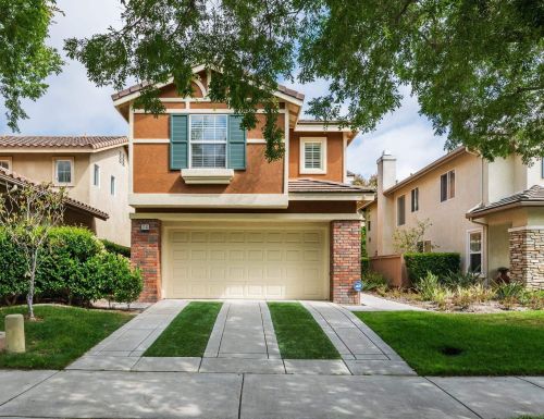1740 Creekside Ln, Vista, CA 92081-4551