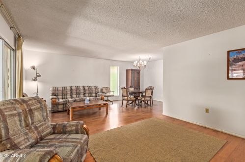10527 Saratoga Cir, Sun City, AZ 85351-2212