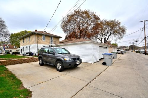 4008 52nd St, Milwaukee WI  53220-2608 exterior