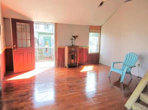 13 Manwaring St, United States Coast Guard Ac CT  06320-5619 exterior