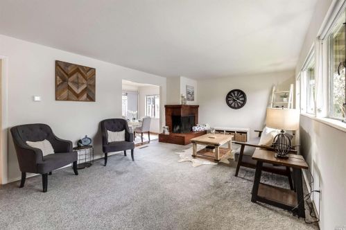 600 Bobelaine Dr, Santa Rosa, CA 95405-6605