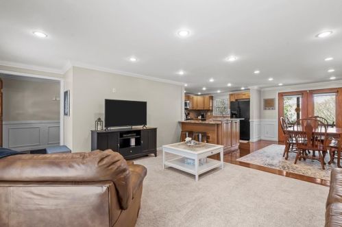 12 Heritage Ln, Trafford PA  15085-1323 exterior