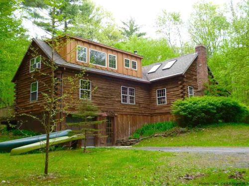 8 Echo Ln, Shady, NY 12409-5319