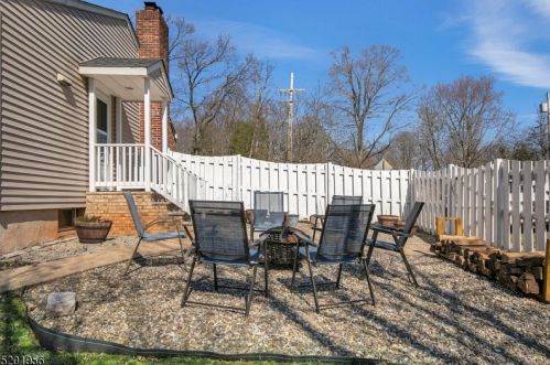 127 Hillside Ave, Bedminster NJ  07921-2516 exterior