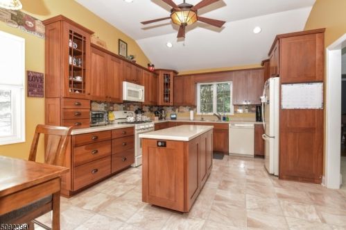 36 Old Milford Ln, West Milford Lakes NJ  07480-1123 exterior