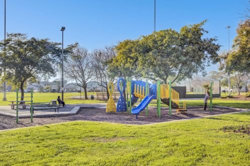 4200 Comet Cir, Union City CA 94587-4026 exterior