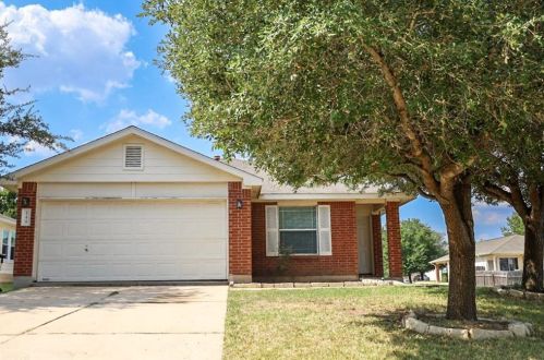 149 Mood Lake Dr, Uhland, TX 78640-5873