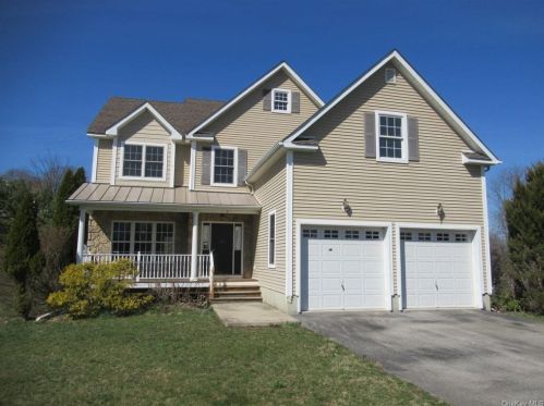 3 Summit Dr, Marlborough, NY 12542-6407