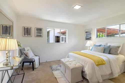 1558 Edgewood Dr, Palo Alto CA  94303-2819 exterior