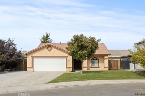 820 Bora Bora Ln, Bakersfield, CA 93307-5770