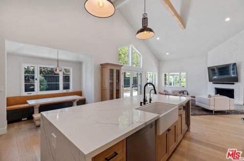 445 Sinaloa Rd, Simi Valley CA  93065-5430 exterior