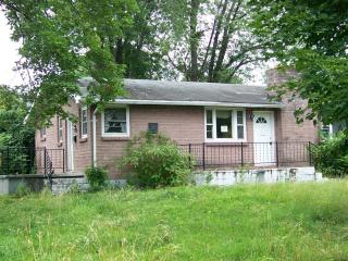 707 Frace St, Delaware Park, NJ 08865-4203