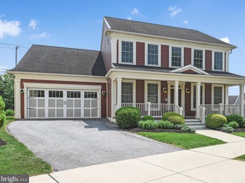 561 Constitution Dr, Ephrata, PA 17522-9177