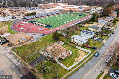 410 Crossfield Rd, Norristown PA 19406-2363 exterior