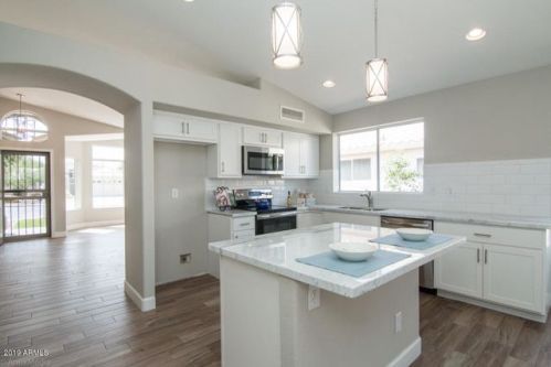 6266 Blackhawk Dr, Glendale, AZ 85308-6798