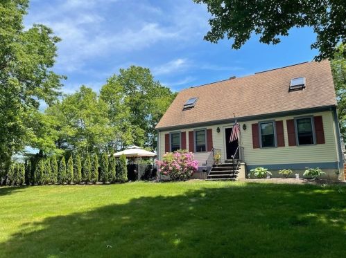 3025 Millers Ln, Dighton, MA 02715-1402