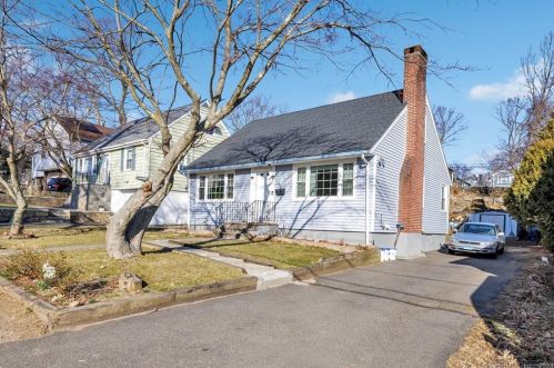 90 Marcel St, Bridgeport, CT 06606-2207