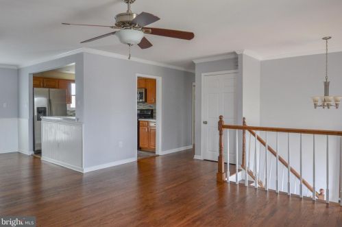 4 Guenever Dr, New Castle DE  19720-2923 exterior