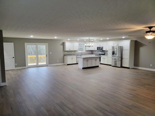 68 Meadowbrooke Dr, Wilmington, OH 45177-8023
