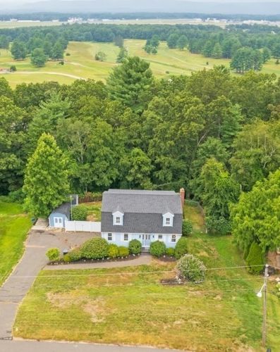 44 Susan Dr, Montgomery, MA 01085-1433