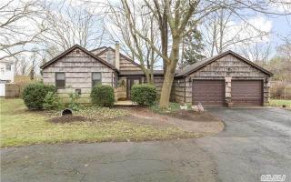 11 Serene Pl, Hauppauge, NY 11788-3536