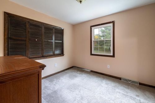 15 Independence Ln, North Haven CT  06473-1517 exterior