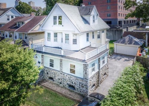 132 Sickles Ave, New Rochelle, NY 10801-3804