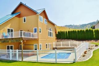 5040 Whispering Ridge Rd, Wenatchee, WA 98801-8956