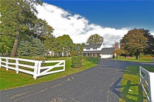 742 Sturgeon Point Rd, Derby, NY 14047-9764