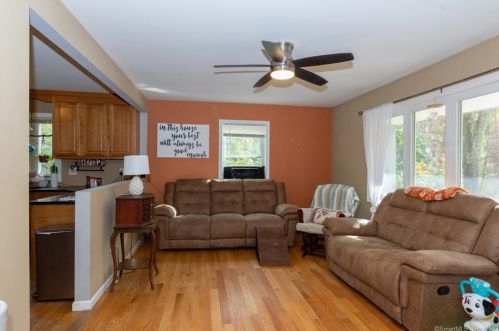 10 Phillips Rd, Norwich CT  06351-7009 exterior