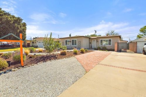 933 Rosewood Ct, Ontario, CA 91762-1834