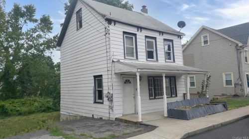 33 Grand St, Marlborough, NY 12542-6131