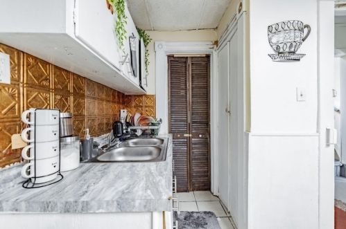 99 Euclid Ave, Springfield MA 01108-1725 exterior