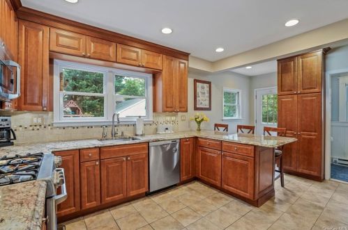 533 Highbrook Ave, New Rochelle NY  10803-2227 exterior