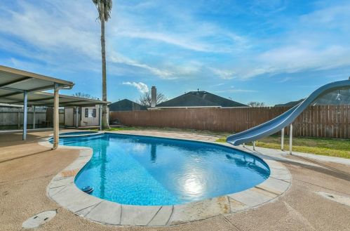 421 Spencer Lndg Ln, Morgans Point TX  77571-9147 exterior