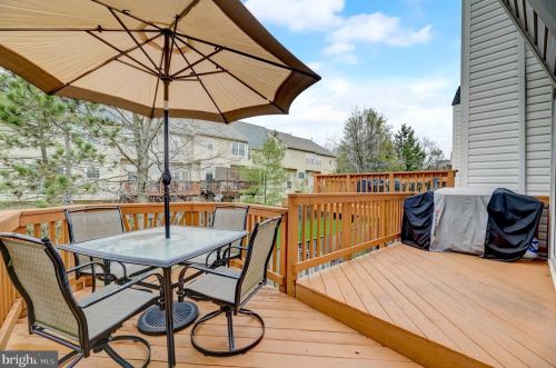 2496 Clover Fld Cir, Herndon VA  20171-4339 exterior