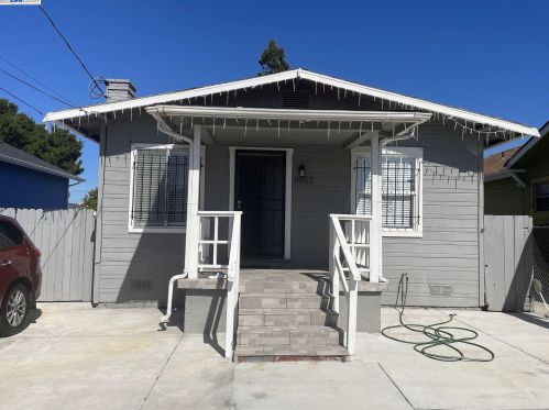 1957 86th Ave, Oakland, CA 94621-1561
