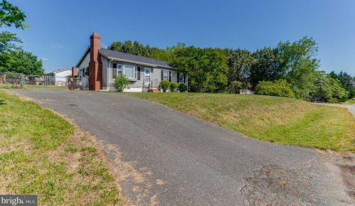 1201 Dewberry Dr, Fredericksburg VA  22407-4881 exterior