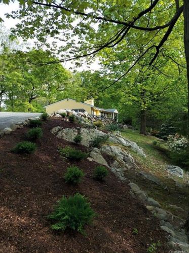 78 Pine Rd, Tuxedo Park, NY 10987-4218