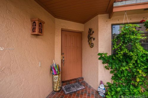 6202 170th Ter, Hialeah, FL 33015-4601