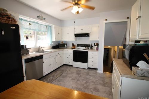 73 Mandalay Dr, Poughkeepsie NY 12603-2639 exterior