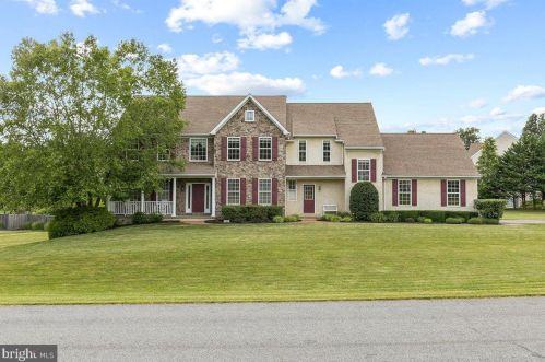 201 Horseshoe Ln, Pottstown, PA 19465-8573