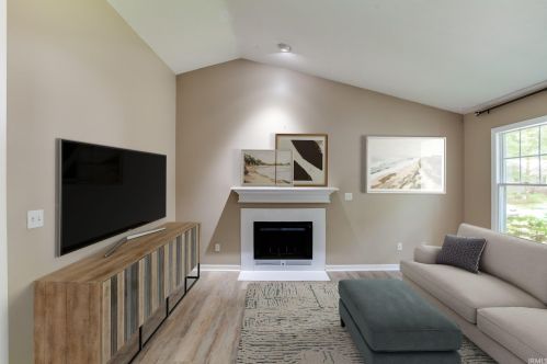 51953 Trenton Woods Dr, Granger, IN 46530-5811