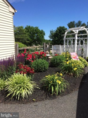 1209 Knollbrook Dr, Lansdale PA 19446-5117 exterior