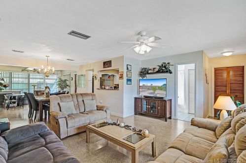 8490 10th St, Hollywood FL  33024-4939 exterior