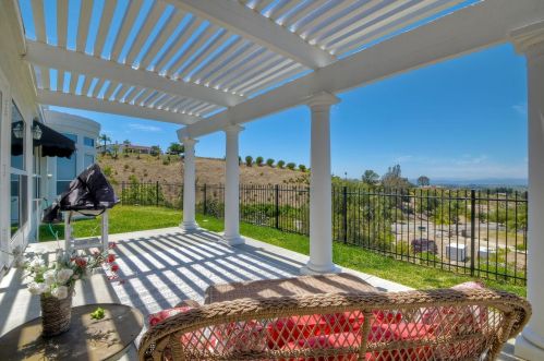 37550 Avenida Bravura, Temecula CA  92592-9054 exterior
